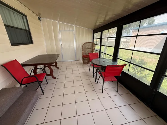 SIDE FLORIDA ROOM