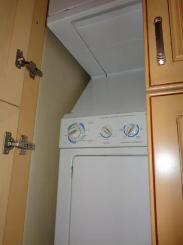 6328 Longboat Laundry