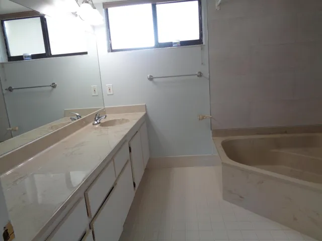 6328 Longboat Primary Bath