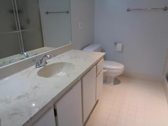 6328 Longboat Bathroom 2