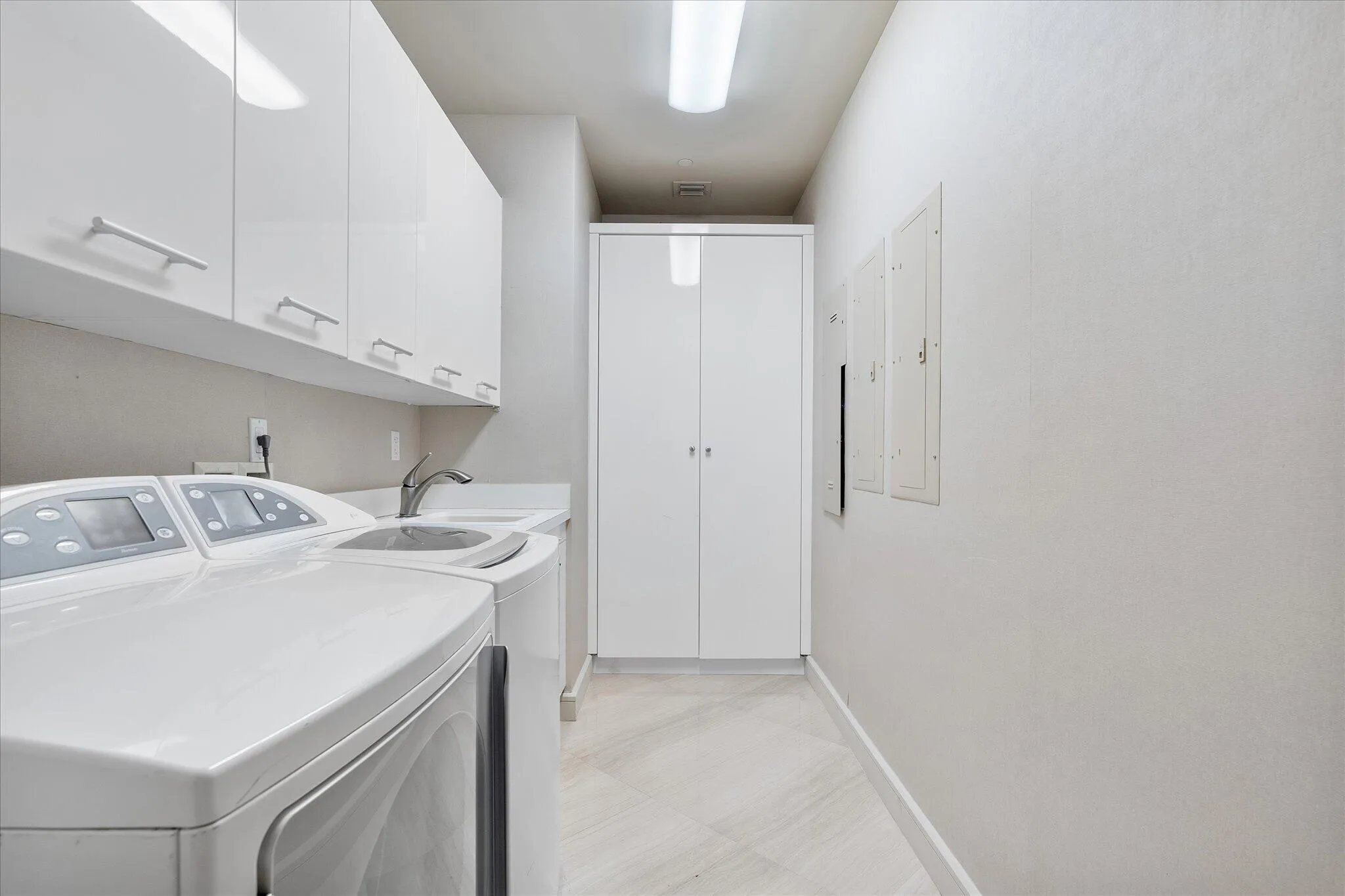 Staff separate area; has a fold-down Murphy bed, a closet, a full en suite bathroom, and is adjacent to the laundry room. This area has a separate entrance into the building hallway as well.