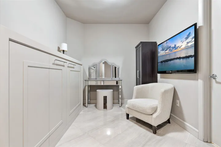 Staff separate area; has a fold-down Murphy bed, a closet, a full en suite bathroom, and is adjacent to the laundry room. This area has a separate entrance into the building hallway as well.