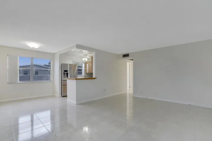 Lovely Corner Condo With Updates