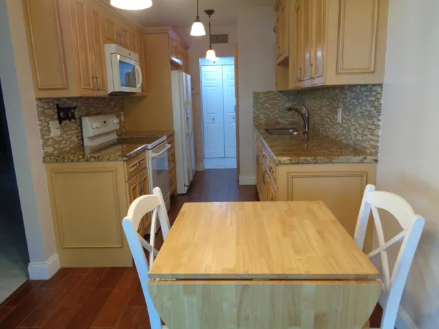 6328 Longboat Kitchen 2