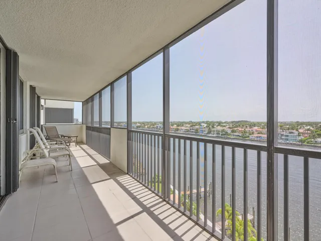 HUGE Balcony