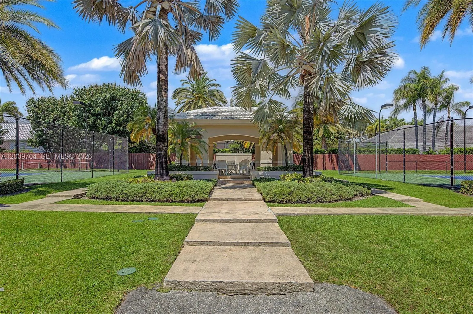 Property photo 123