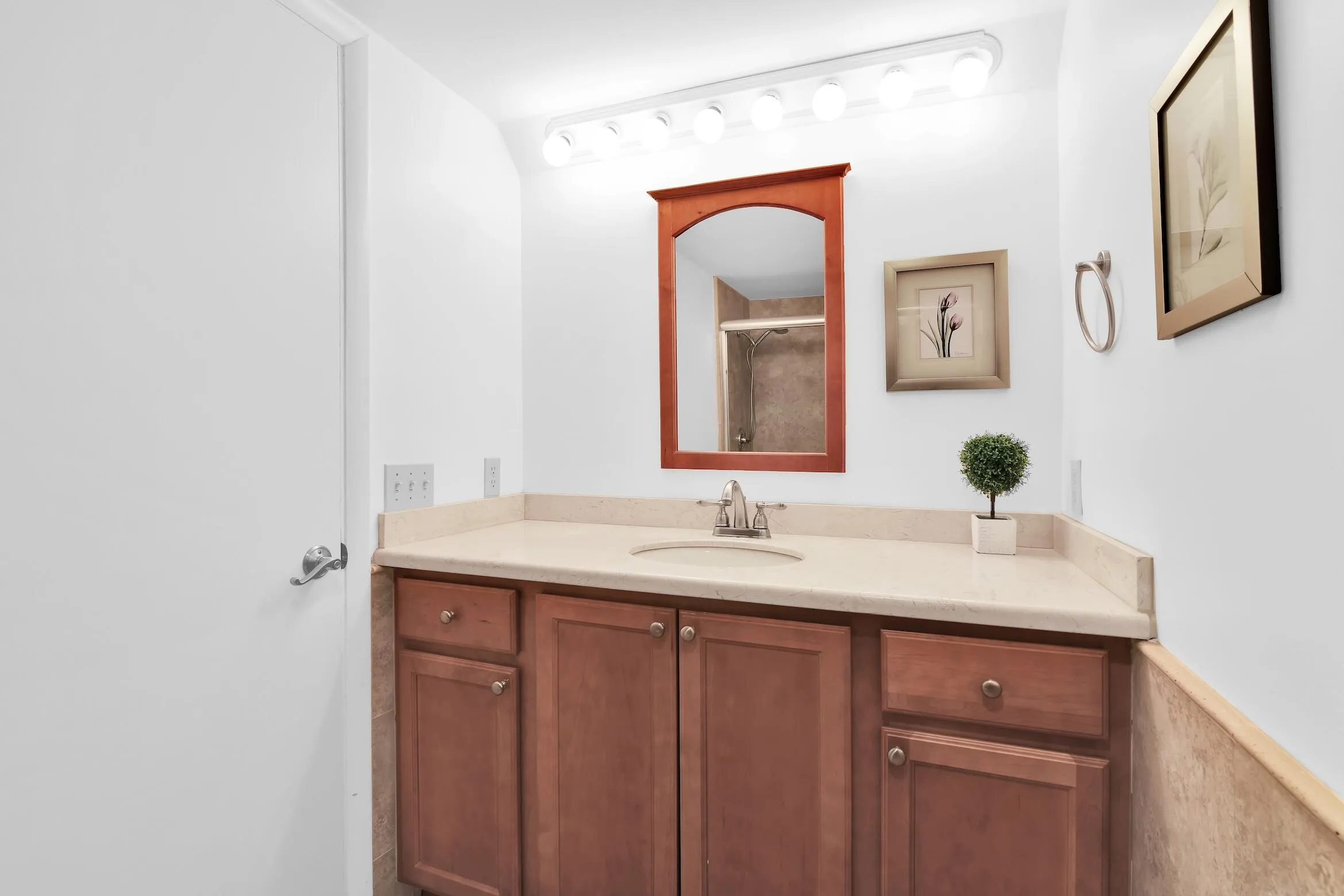 6760 Willow Wood Dr 2nd bathroom2