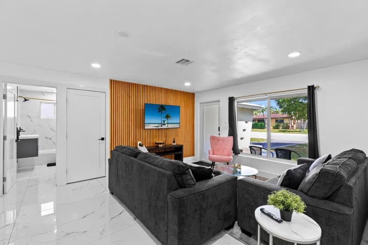 LIVING ROOM 1