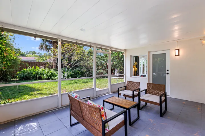 PATIO 1