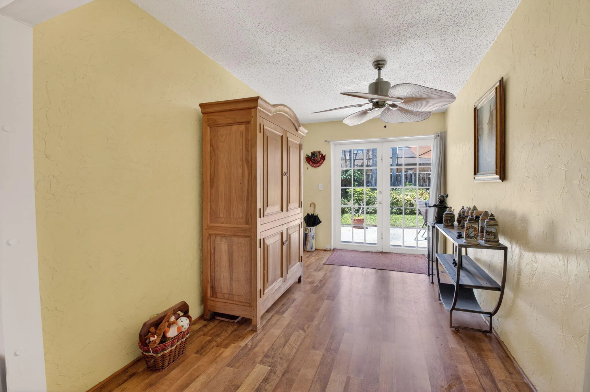 9389 Longmeadow Circle