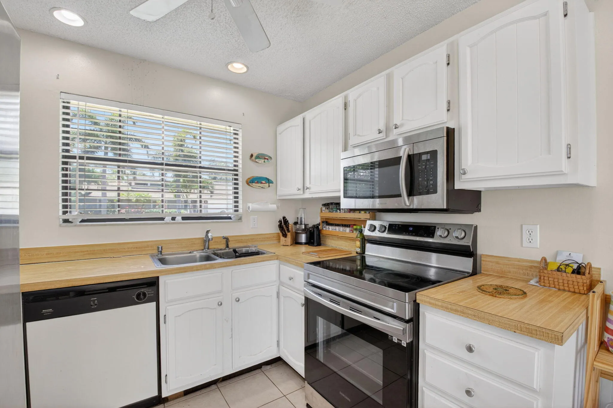 9389 Longmeadow Circle