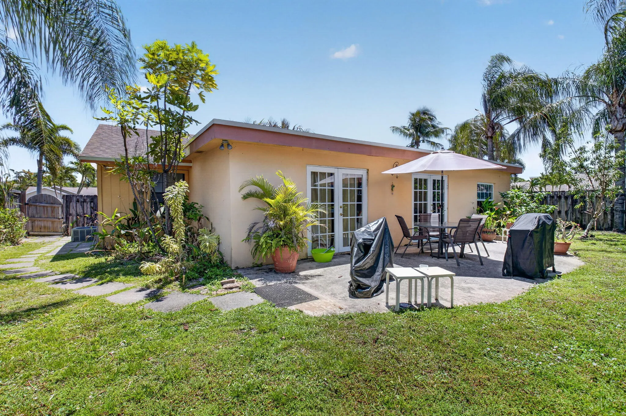9389 Longmeadow Circle