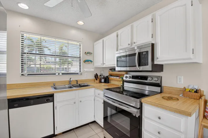 9389 Longmeadow Circle