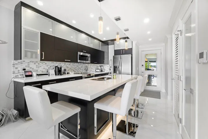 010-324NorthLakeDrive-Lantana-FL-33462-S