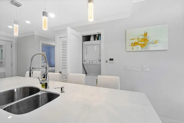 019-324NorthLakeDrive-Lantana-FL-33462-S