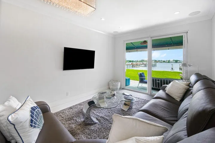 008-324NorthLakeDrive-Lantana-FL-33462-S