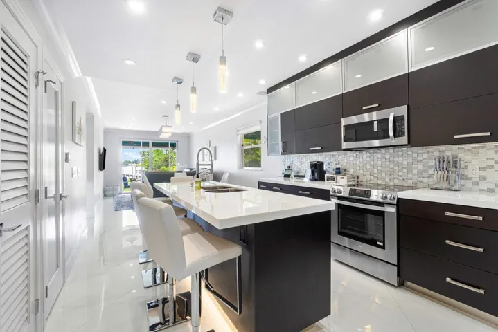 007-324NorthLakeDrive-Lantana-FL-33462-S