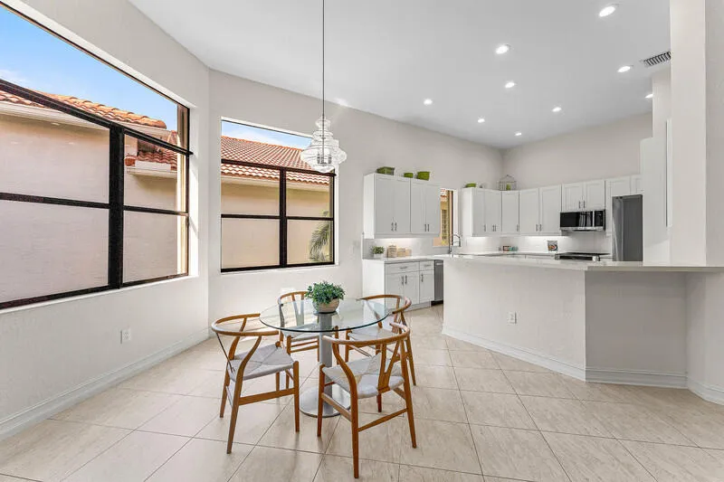 Kitchen/Breakfast Area