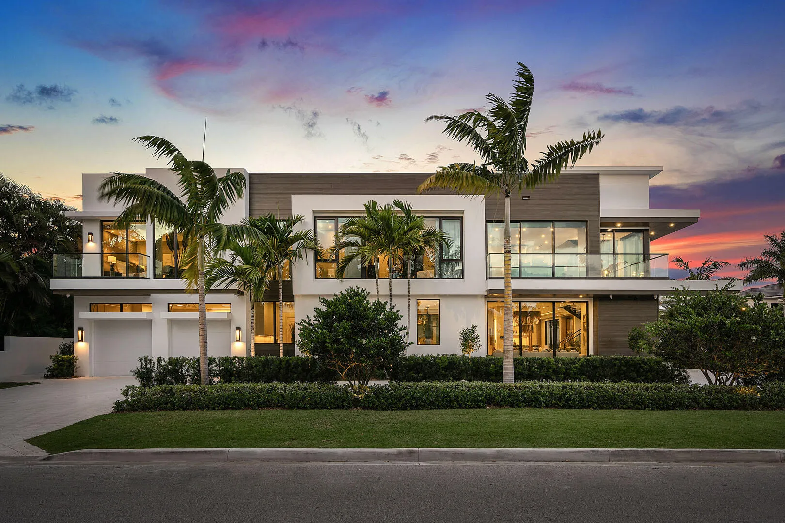 303_South_Maya_Palm_Drive_Dusk_03