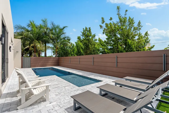 POOL_SEATING_LEFT_ANGLE_DT