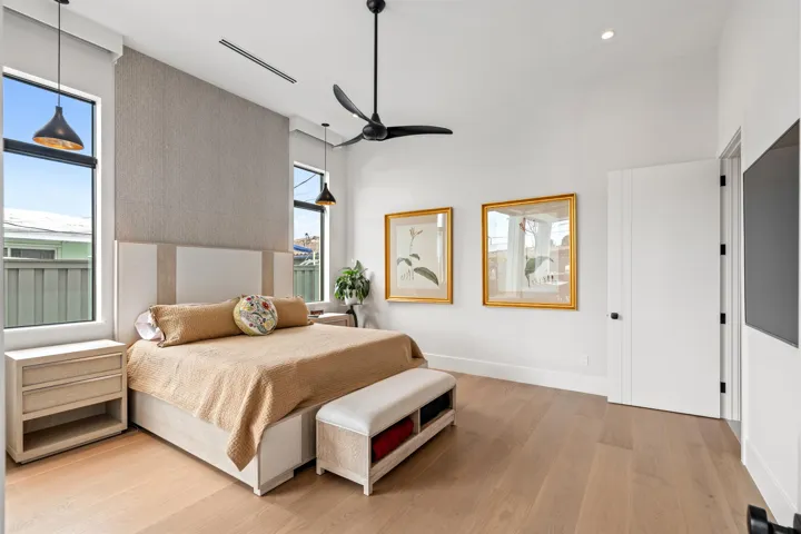 PRIMARY_BEDROOM_RIGHT_ANGLE_DT