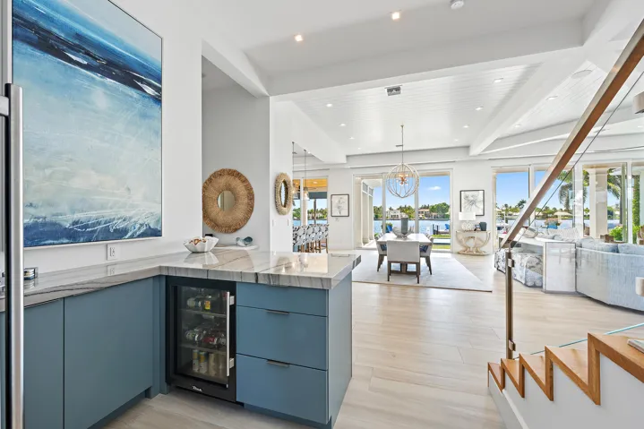 Wet Bar & Foyer