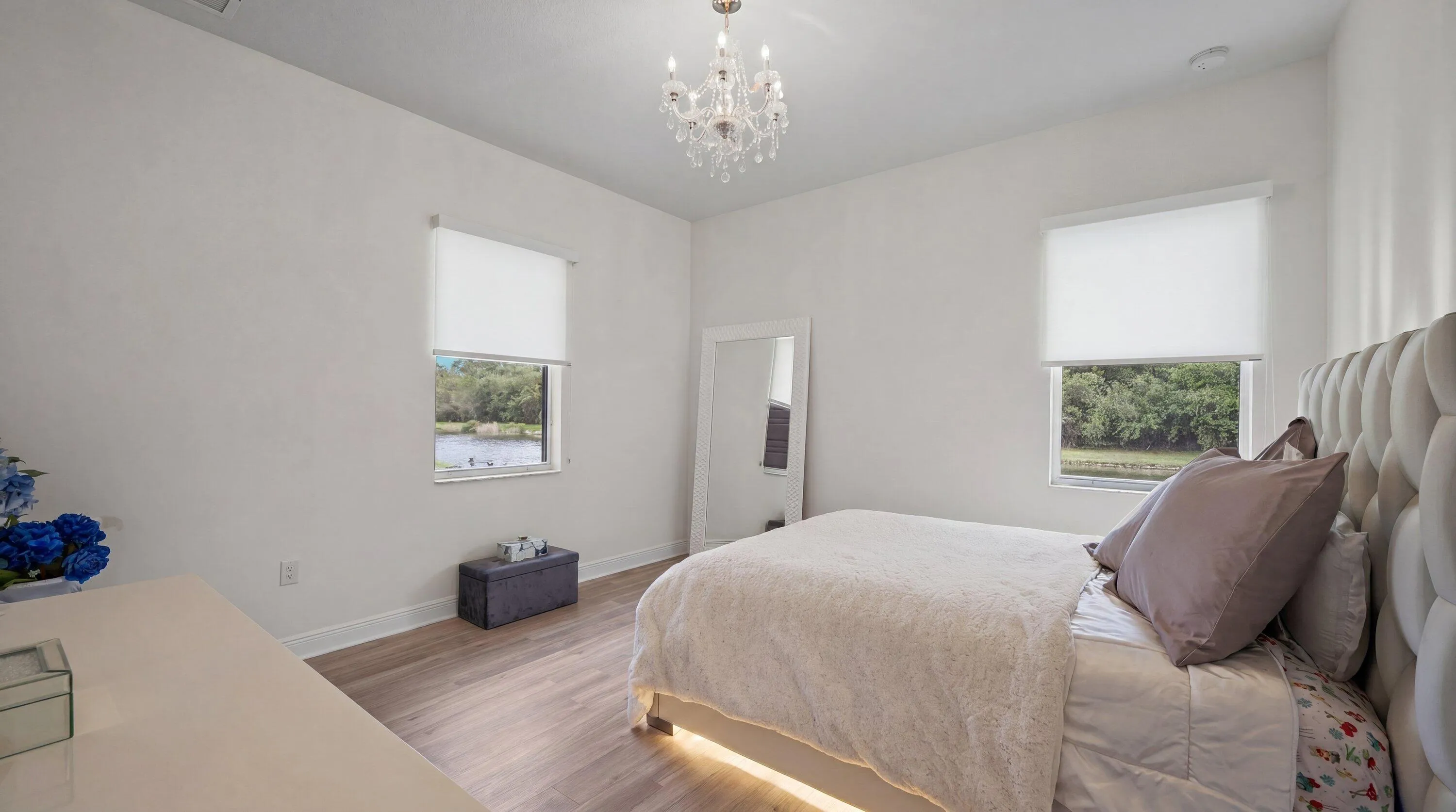 7336 Sisken Ter 2 room bed lights
