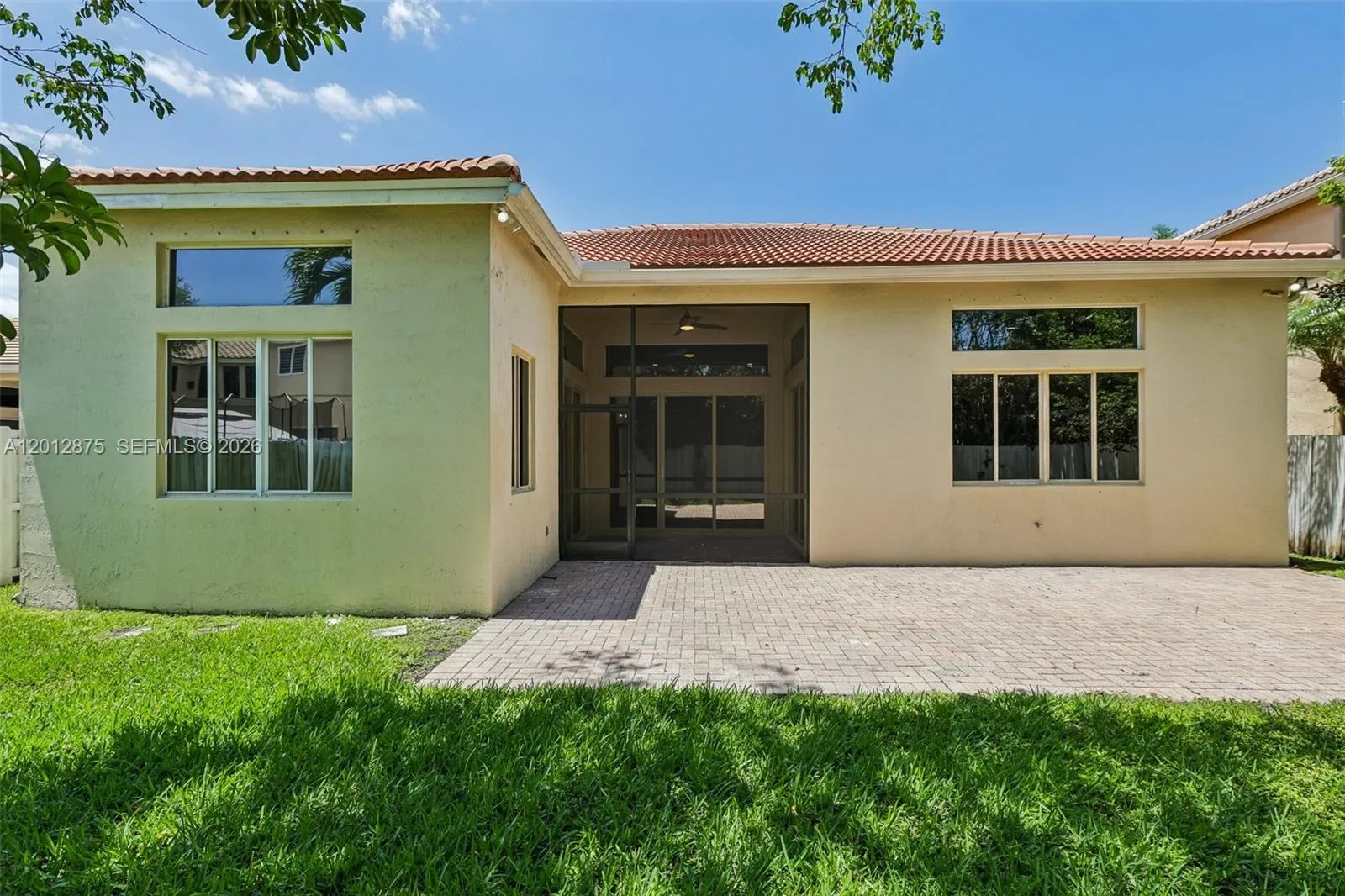 Photo 48 Photo 48
