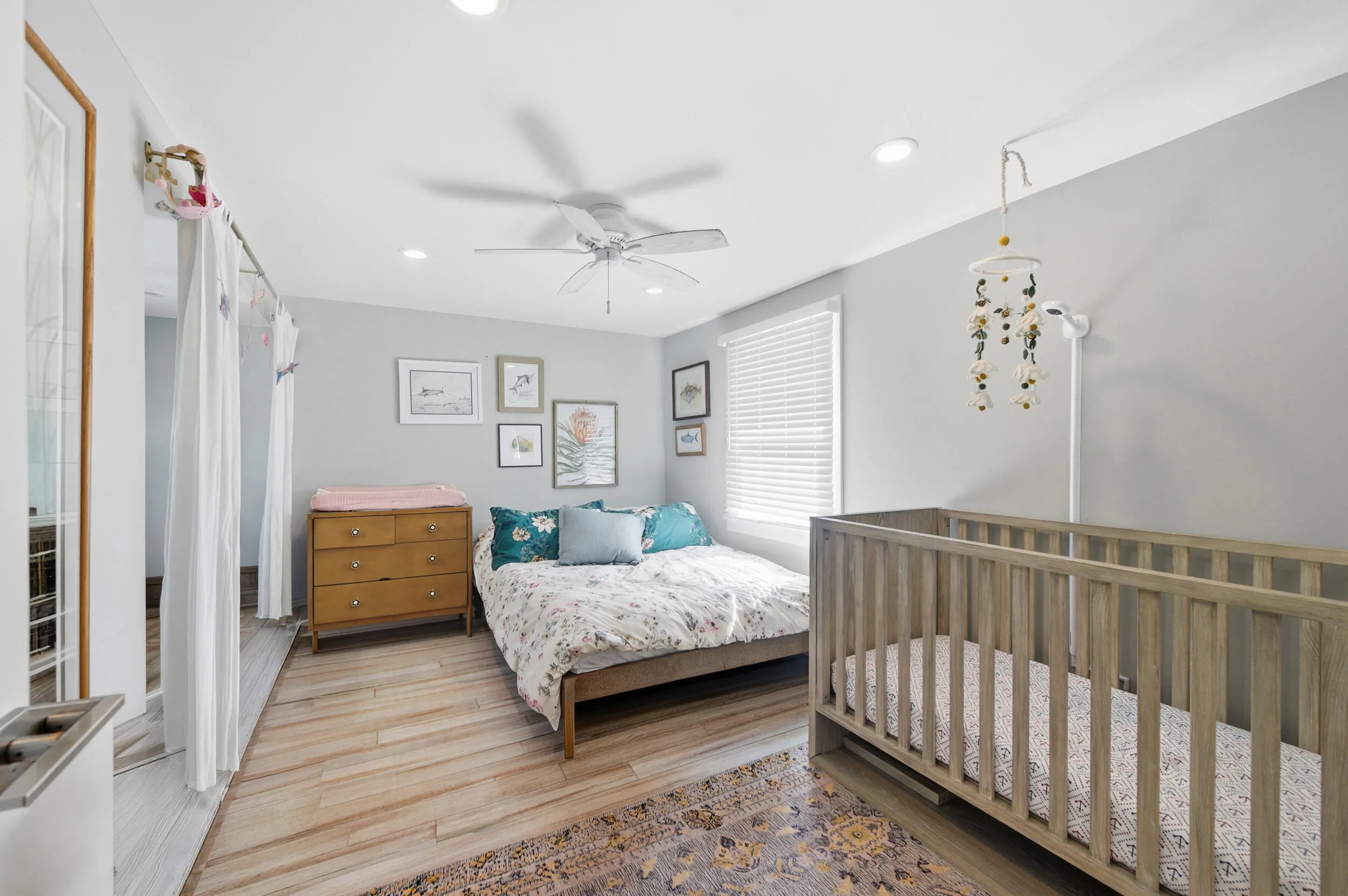 Large Guest bedroom, with additional Alcove to the left
