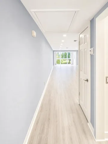 photo7_hallway2