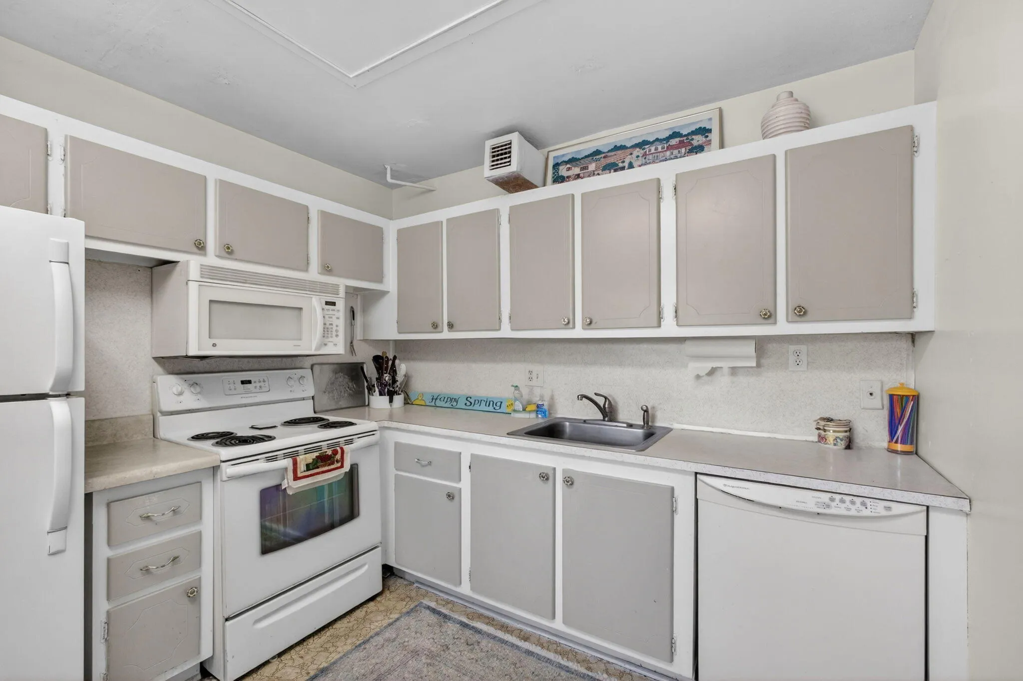 Kitchen Photo #1