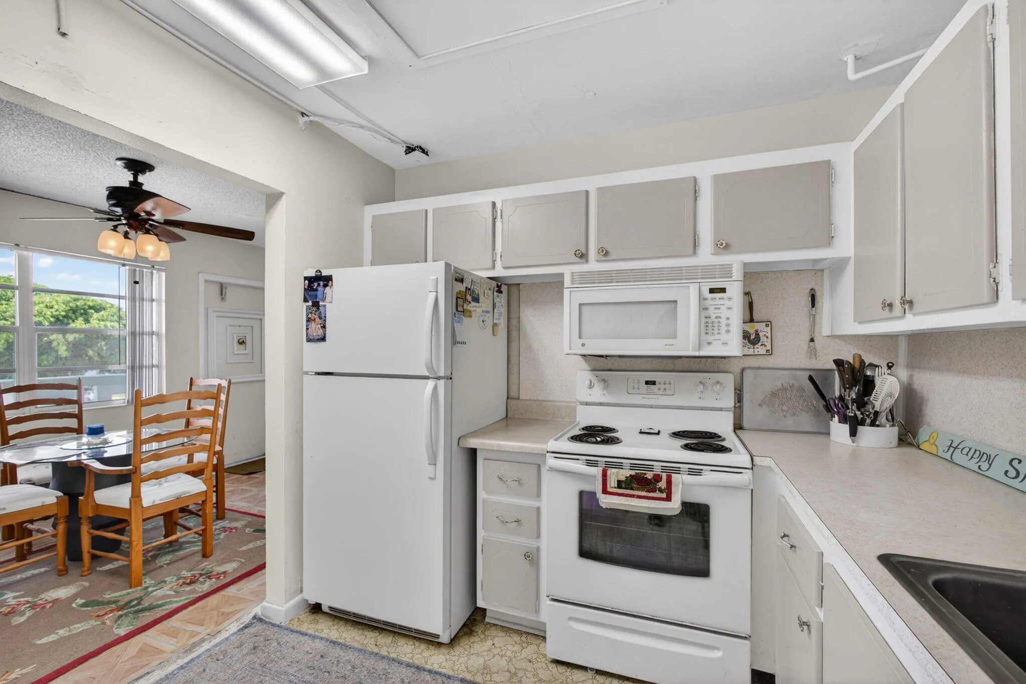 Kitchen Photo #2