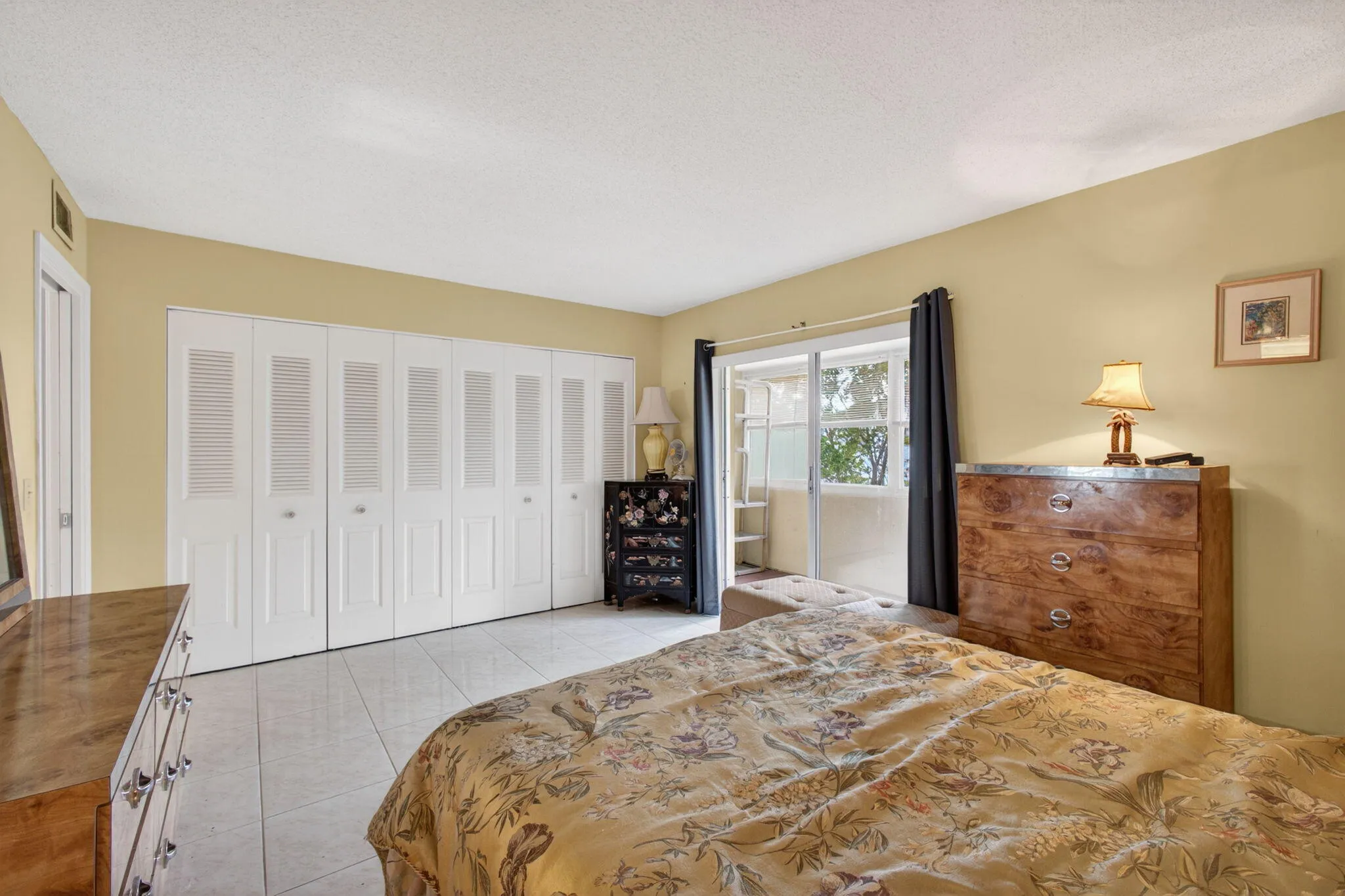 Bedroom Photo #2