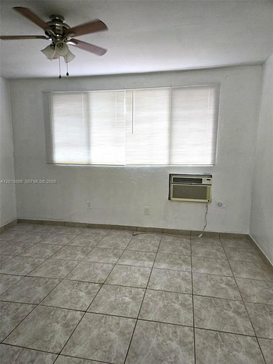 Wall unit AC + Ceiling Fan