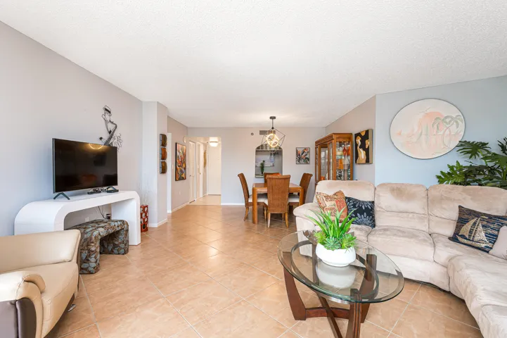 Living & dining area