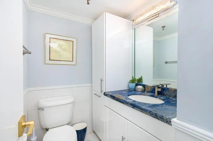 1/2 bath