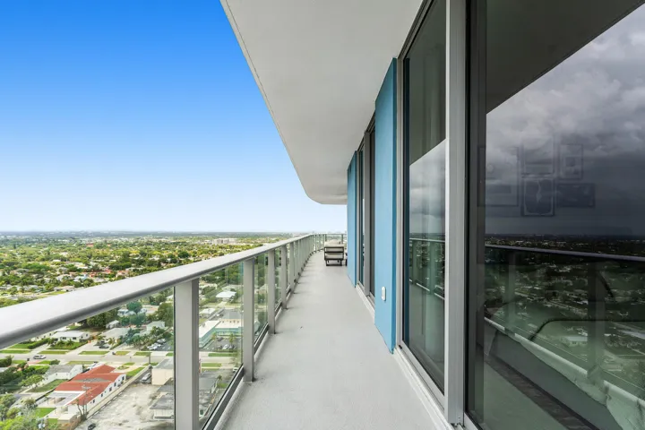 011-220LakeShoreDrive-2123-LakePark-FL-3