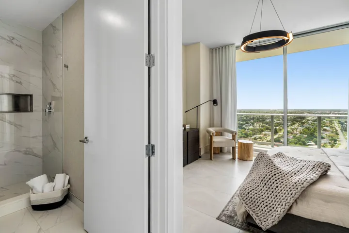 023-220LakeShoreDrive-2123-LakePark-FL-3