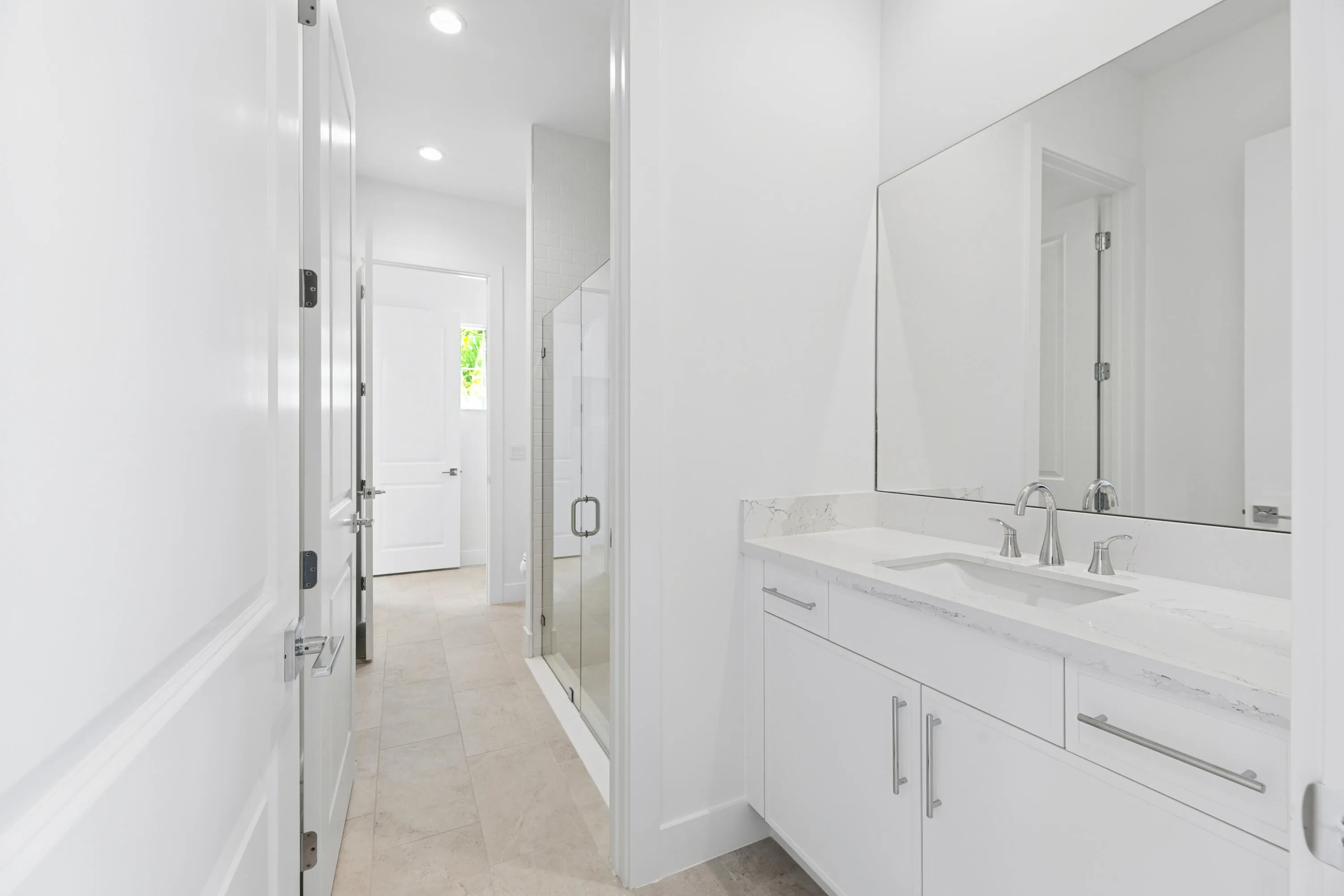 GUEST BATHROOM - JACK - JILL - EACH BEDROOM HAS IT'S OWN SEPERATE VANITY