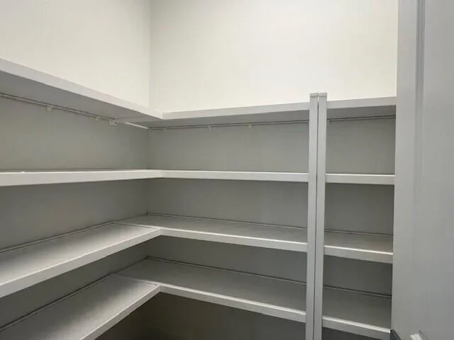 WALK IN PANTRY