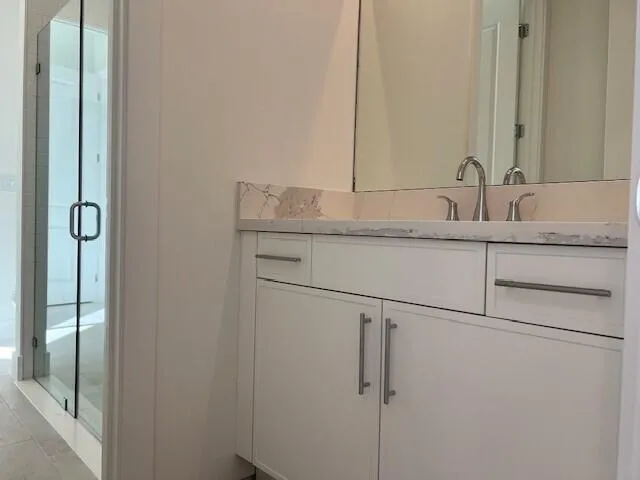 SHARED GUEST BATHROOM WITH SEPARATE VANITIES