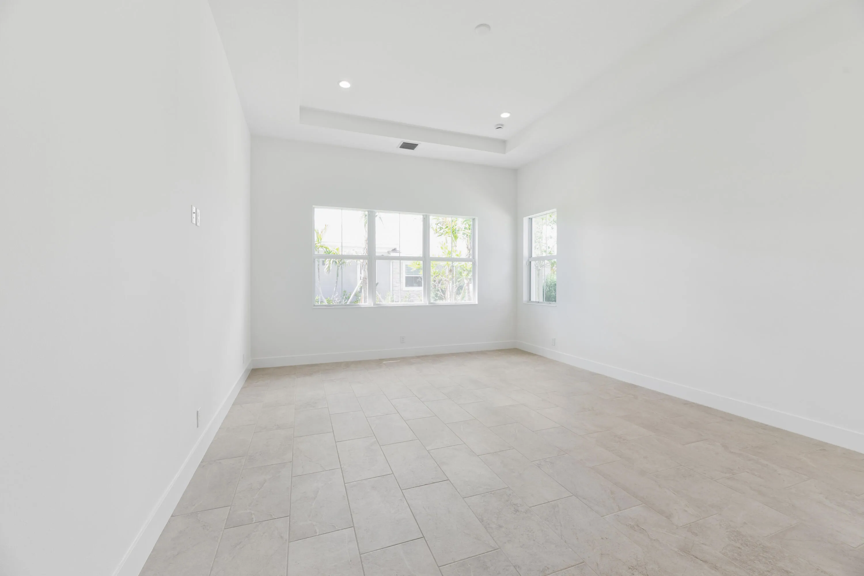 SPACIOUS PRIMARY BEDROOM