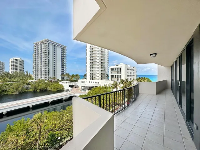 Long Balcony w Impact Sliders