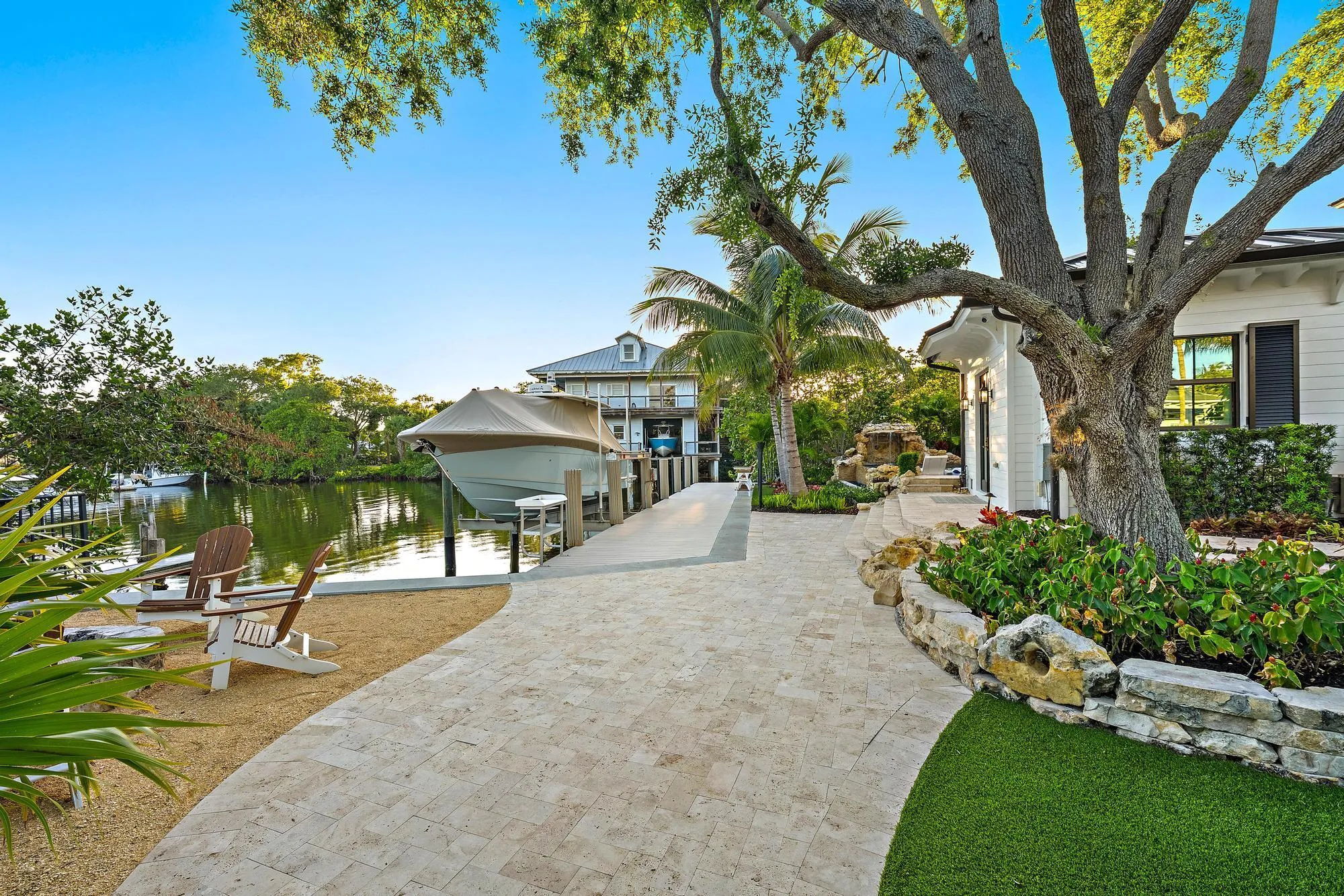 942 Pompano Dr-3