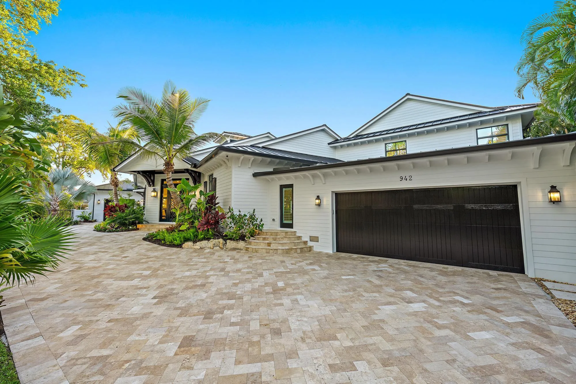 942 Pompano Dr-6