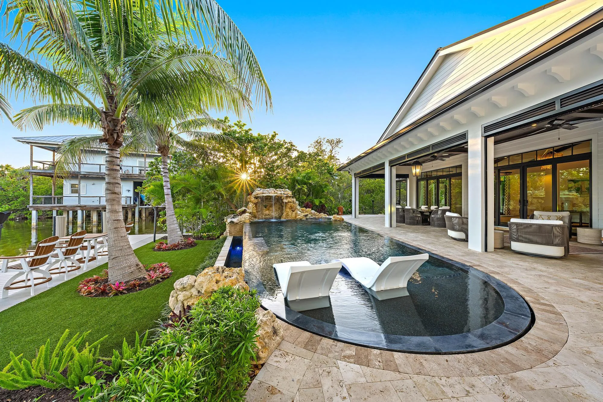 942 Pompano Dr-8