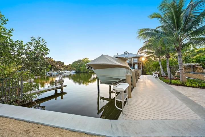 942 Pompano Dr-2