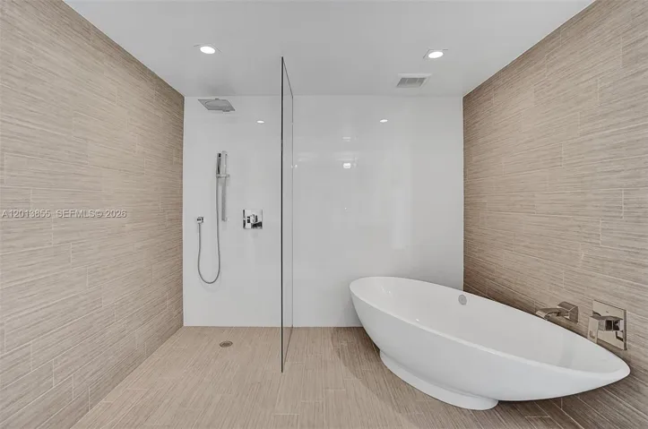 MASTERS BATHROOM