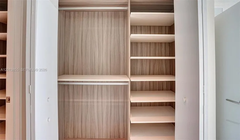 SPACIOUS CLOSET