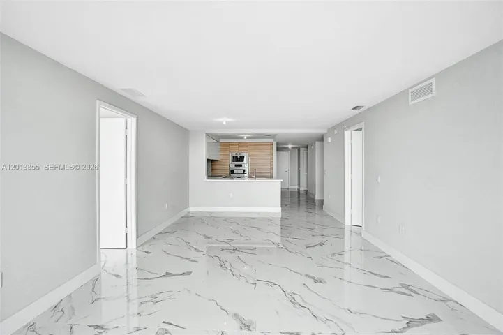 KITCHEN, LIVING ROOM AREA